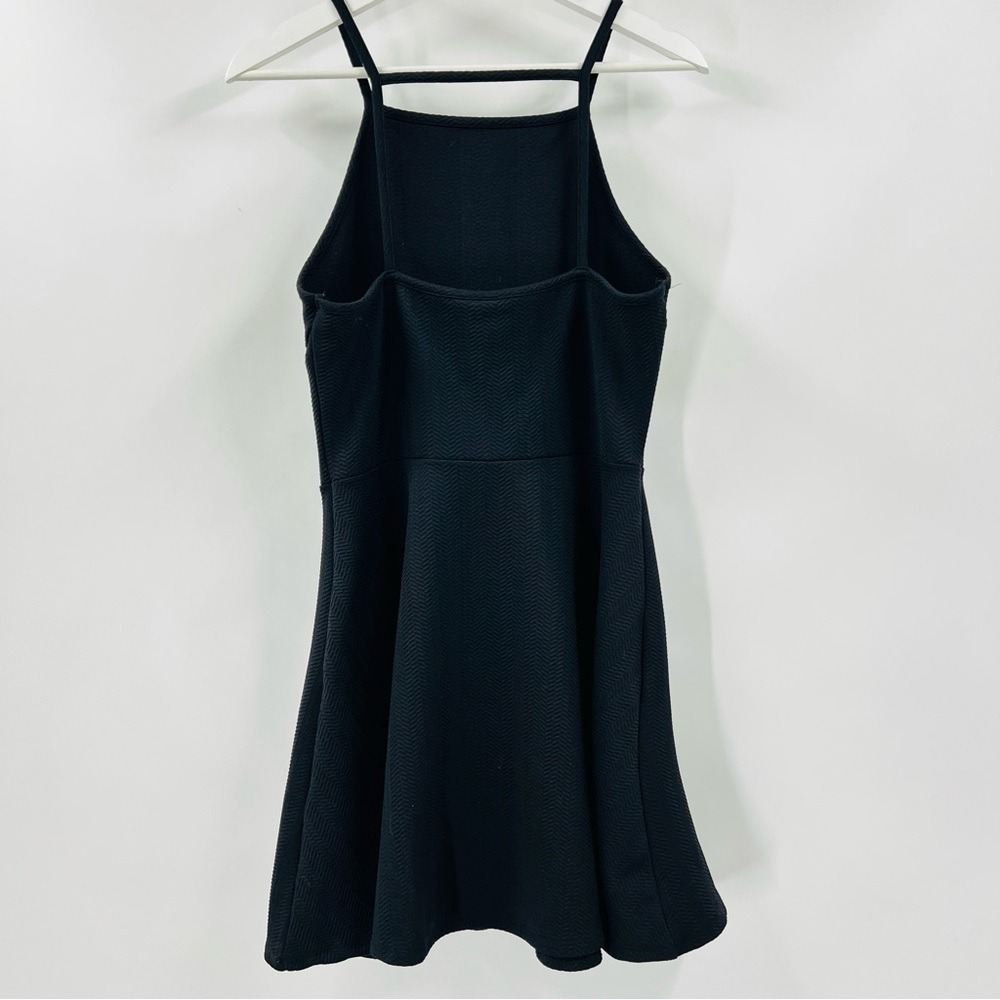 H&M Divided Black Chevron Textured Fit and Flare Mini Dress Womens Size 12 - Picture 2 of 4